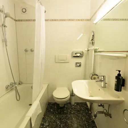 Mondial Hotel 3*