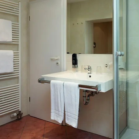 Otel Mondial